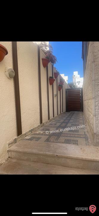 شقة دوبلكس طابق أرضي وشبه ارضي مساحة 310م داخلي و 300م خارجي للبيع في عمان - أم أذينة من المالك