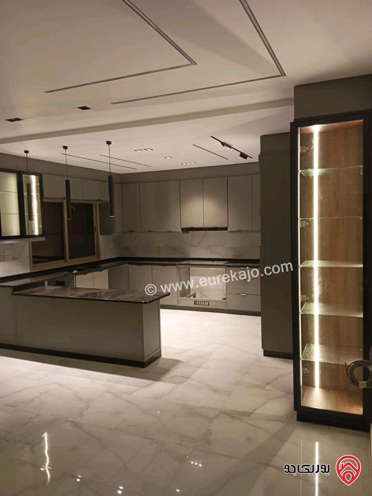 فيلا طابقين مساحة 340م على أرض 319م للبيع في الزرقاء - شومر 