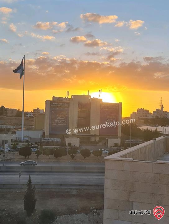 شقة مفروشة طابق ثالث مساحة 127م للبيع في عمان - على شارع المطار مباشرة