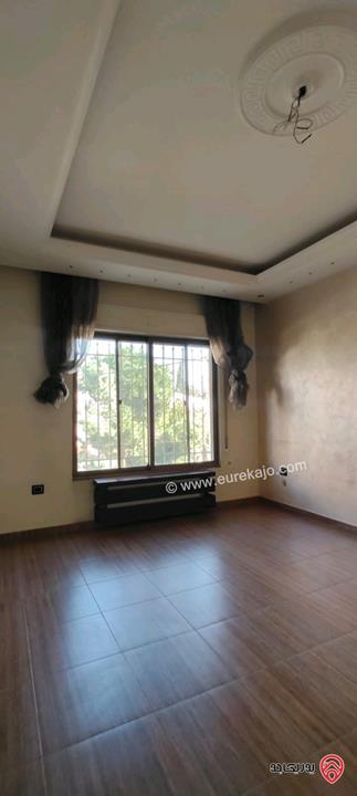 شقة ارضية مساحة 350م للبيع في عمان - دير غبار 