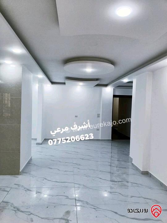 شقة شبه أرضية مساحة 140م داخلي و 70م خارجي للبيع في الزرقاء الجديدة