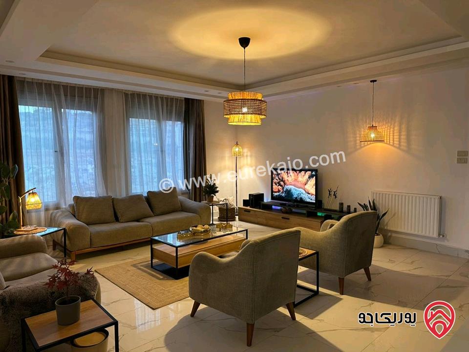 شقة فاخرة طابق ثالث مساحة 242م للايجار مفروشة في عمان - الجبيهة