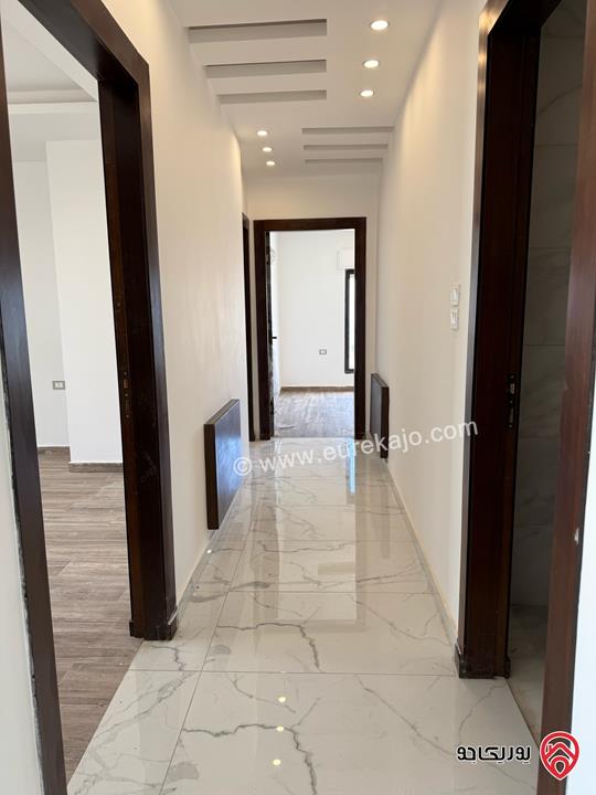 شقة مساحة 150م طابق أول للبيع في عمان - الجبيهة خلف ديوان آل الصمادي 