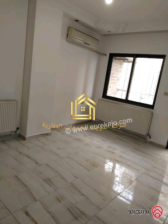 شقة فارغة طابق اول مساحة 160م للإيجار في عمان - تلاع العلي 