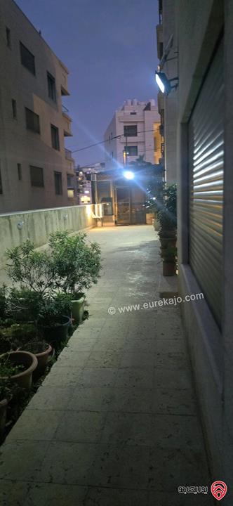 شقة ارضية طابقية مساحة 248م وتراسات 300م للبيع في عمان - ام السماق 