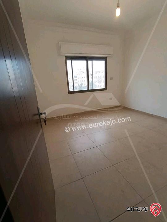 شقة فارغة مساحة 375م طابق ثالث للايجار في عمان - خلدا