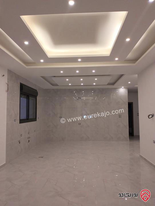 متبقي 3 شقق طابق أول وثاني وثالث مساحة 178م طابقيات للبيع في الزرقاء الجديدة