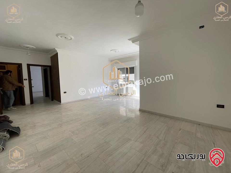 شقة طابق ثالث مع رووف مساحة 180م للايجار في عمان - الجاردنز 