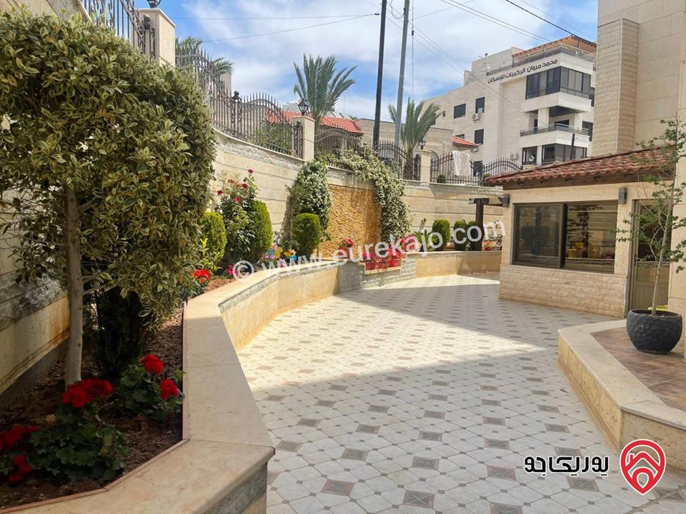 شقة فاخرة مساحة 192م + 300م خارجي حديقة وترسات للبيع في عمان - خلدا 
