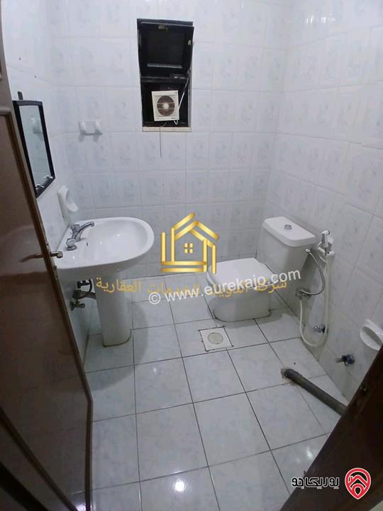 شقة فارغة طابق تسوية مساحة 130م داخلي و 40م خارجي للايجار في عمان - الرابية