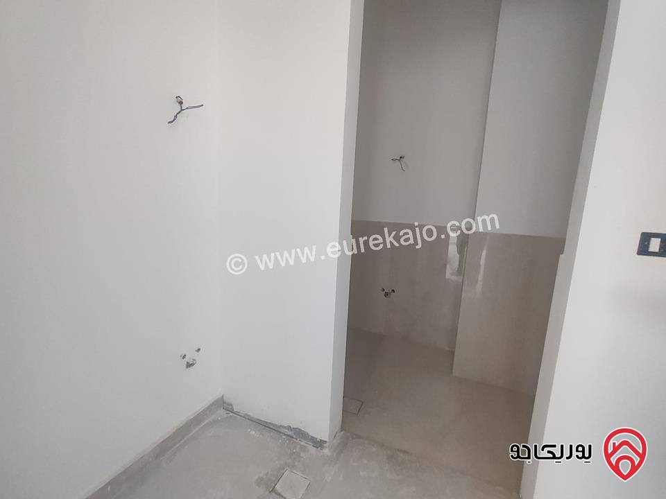 فلل متلاصقة مساحة الارض 250م مساحة البناء 500م للبيع في عمان - عبدون 