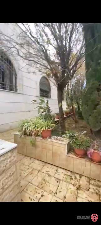 بيت مستقل مساحة 275م على أرض 920م للبيع في عمان - الجويدة