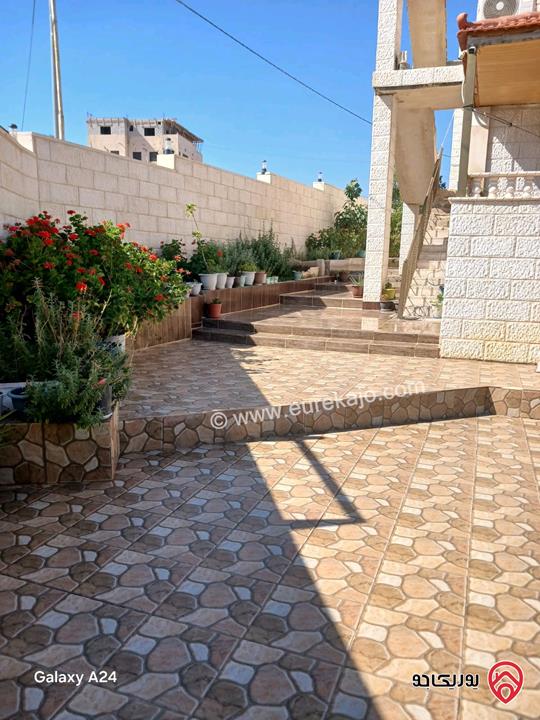 منزل مساحة 530م على ارض 500م للبيع في المفرق