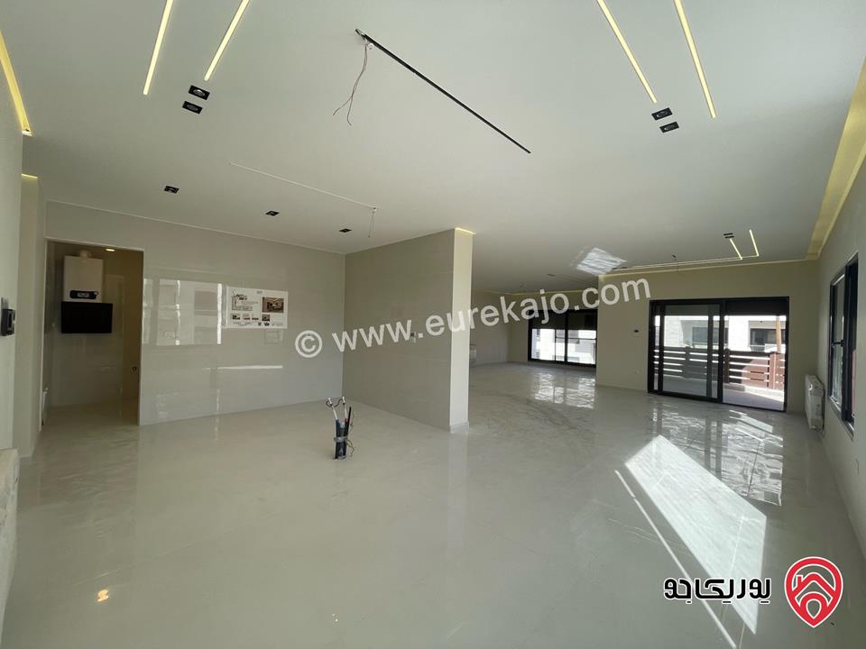 اخر شقتين طابق اول مساحة 205م للبيع في عمان - الحمر بجوار القصور الملكية 