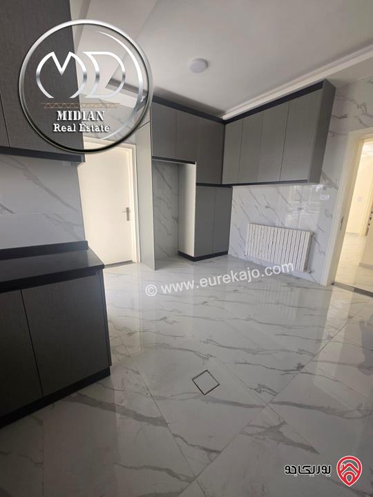 شقة فارغة للايجار في عمان - الرابية مساحة 215م 4 نوم طابق اول تشطيبات سوبر ديلوكس بسعر مميز