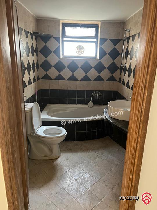 شقة طابق اول مساحة 140م مجددة بالكامل للايجار في عمان - جبل الحسين 