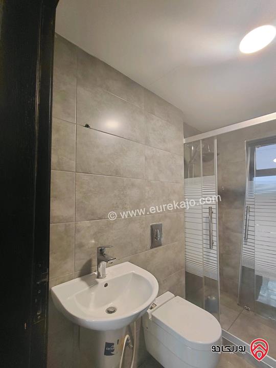 شقة فارغة مساحة 140م طابق ثالث للايجار في عمان - ام السماق 