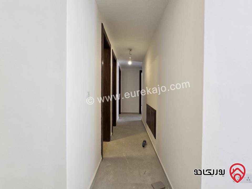 شقة فاخرة شبه ارضية مساحة 250م داخلي و 300م خارجي للإيجار في عمان -  دابوق 