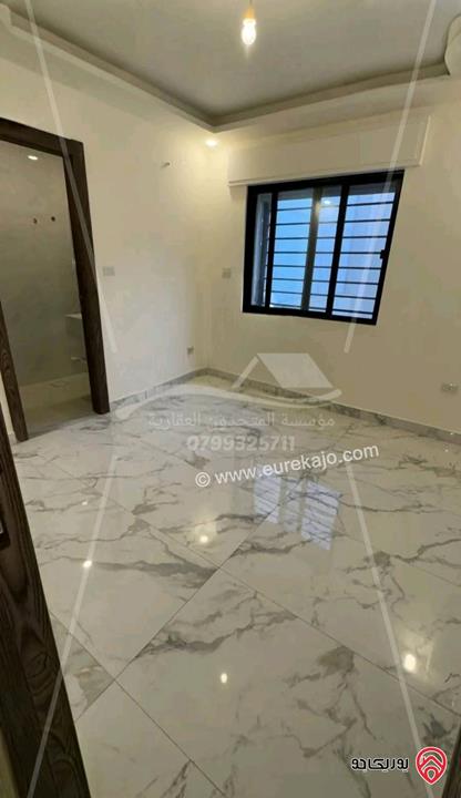 شقة فارغة شبه أرضية مساحة 80م داخلي و 120م خارجي للايجار في عمان - الجندويل