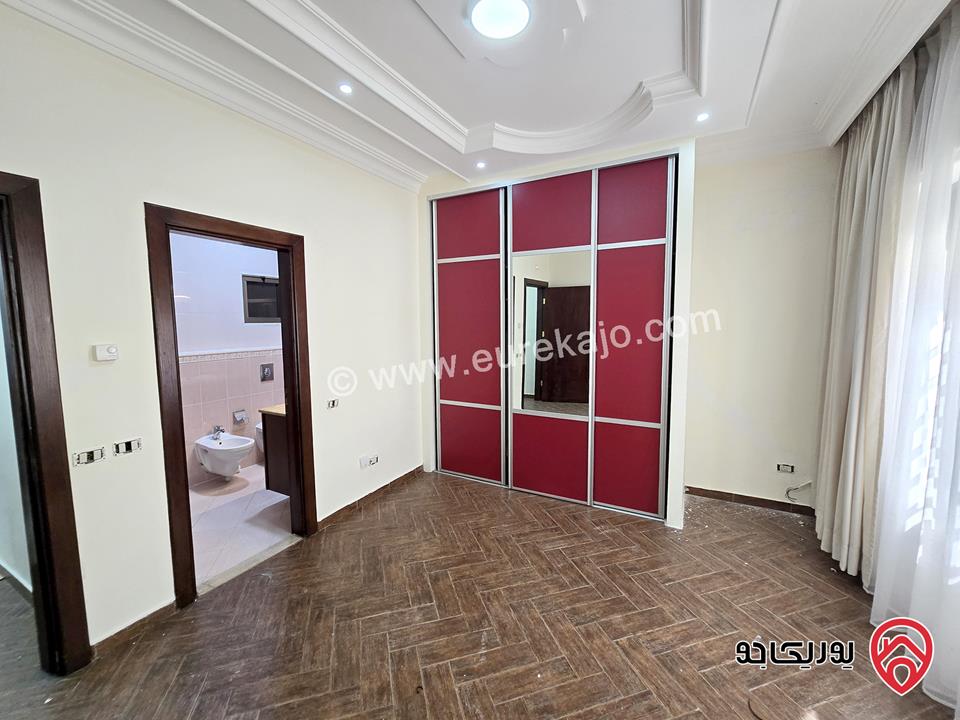 شقة ارضية طابقية مساحة 250م مع حديقة كبيرة 300م و كراج و مدخل خاص للايجار في عمان - عبدون