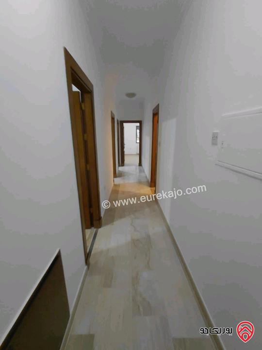 شقة فارغة طابق ثالث مساحة 250م للايجار في عمان - ام السماق 