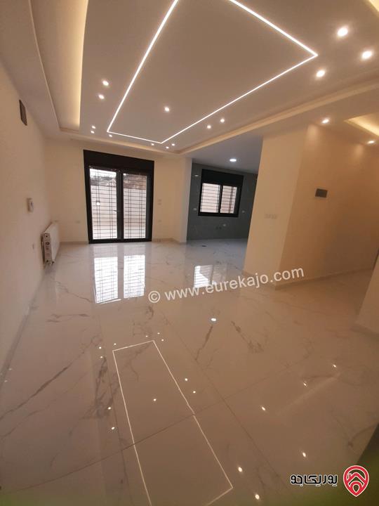 شقة سوبر ديلوكس ارضية مساحة 230م داخلي و 140م خارجي للبيع في عمان - طريق المطار