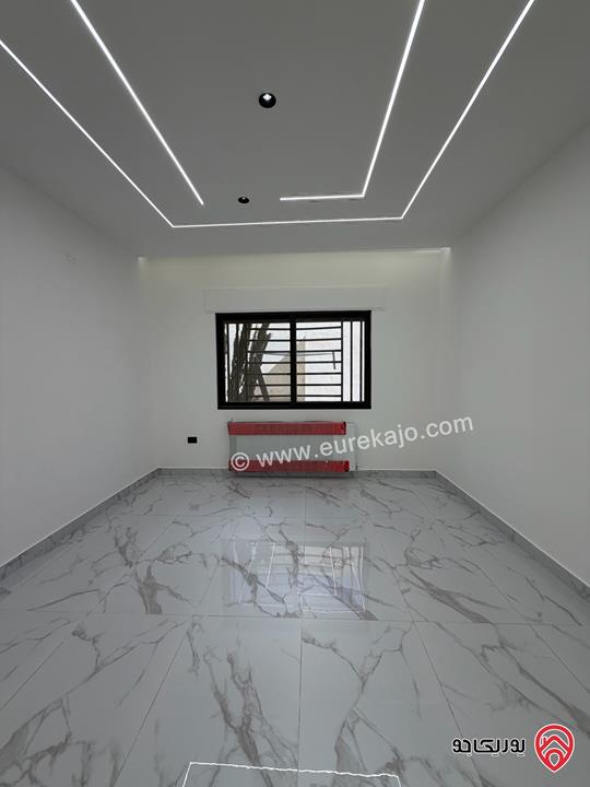 شقة شبه ارضي مساحة 160م مع ترس وحديقة 100م للبيع في عمان - البنيات 