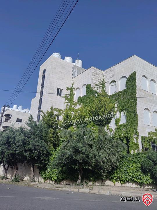 عمارة علي أرض 688م للبيع في عمان - الجندويل