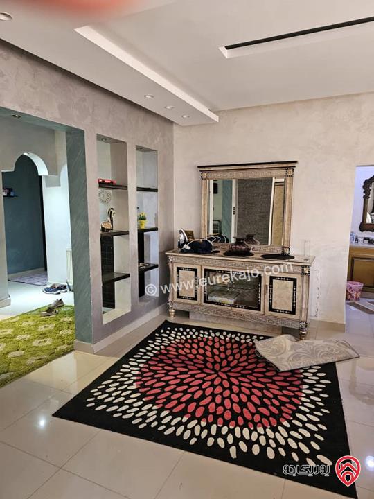 شقة مساحة 318م طابق ثالث للبيع في عمان - الرابية 