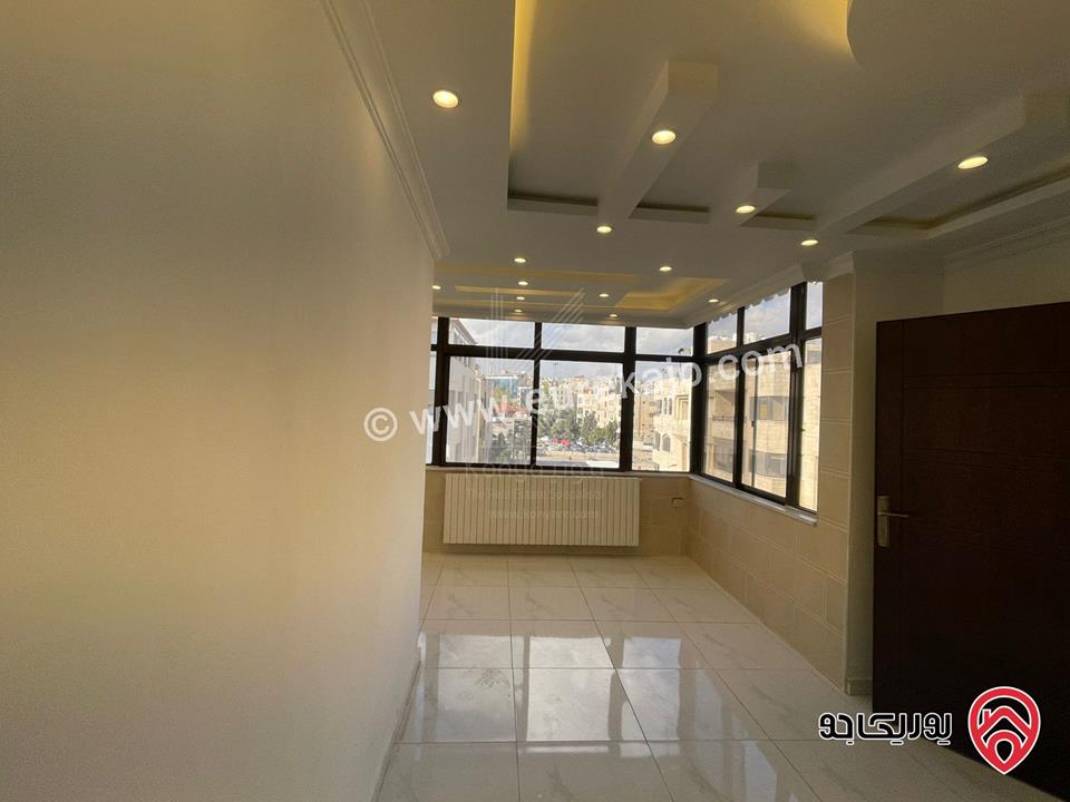 شقة فاخرة مساحة 342م طابق ثالث للبيع في عمان - الشميساني