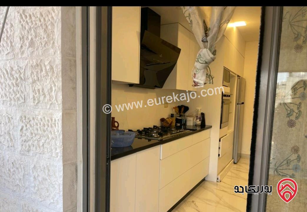 شقة طابق ثالث مع روف مساحة 226م للبيع في عمان - عبدون 