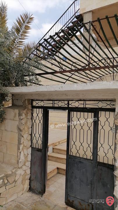 منزل مستقل طابقين مساحة 320م على أرض 820م للبيع في الزرقاء الجديدة - البتراوي 