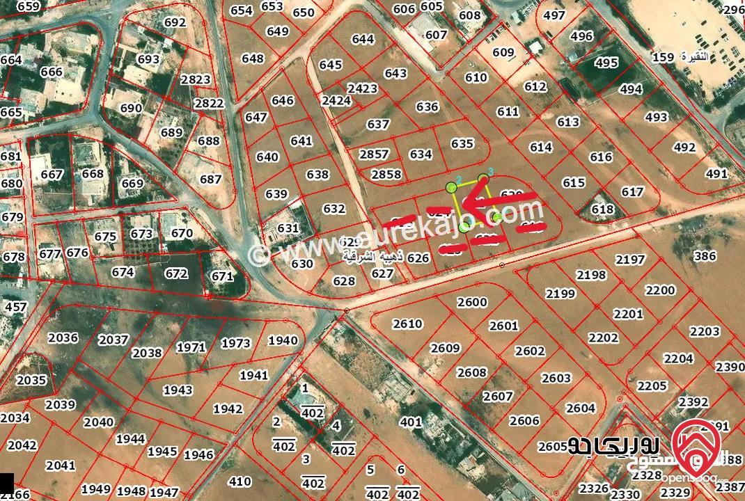 قطعة أرض مساحة 1098م / 743م للبيع من أراضي الموقر - ذهيبة الشرقية على ثلاث شوارع قرب اكاديمية الامير الحسين بن عبدالله