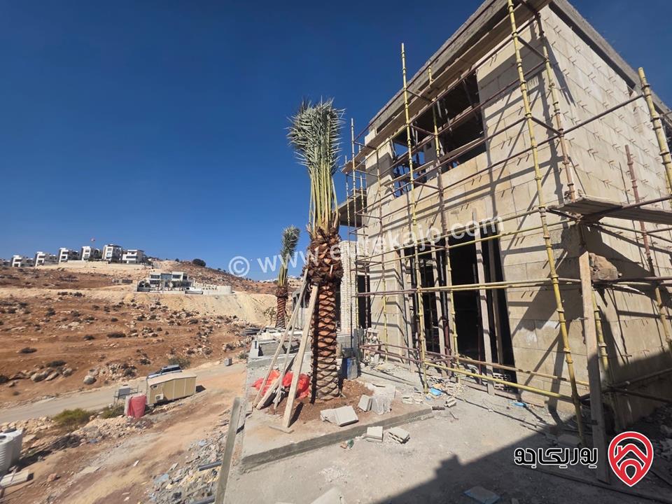 فيلاعدد 2 مساحة البناء 500م لكل فيلا على أرض المساحة الكلية 1 دونم للبيع في عمان - دابوق 