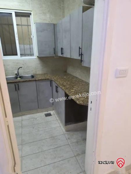 شقة طابق ارضي مساحة 100م + 50م ترس للايجار في عمان - جبل الحسين 