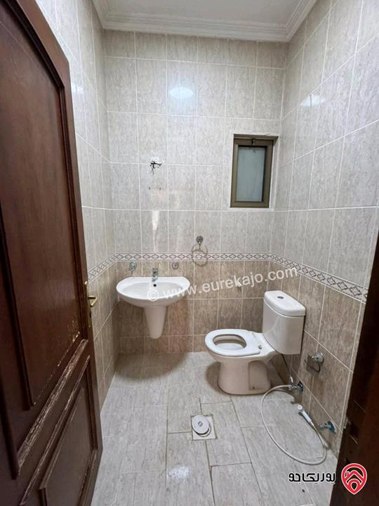 شقة فارغة طابق ثاني مساحة 220م للايجار في عمان - خلدا