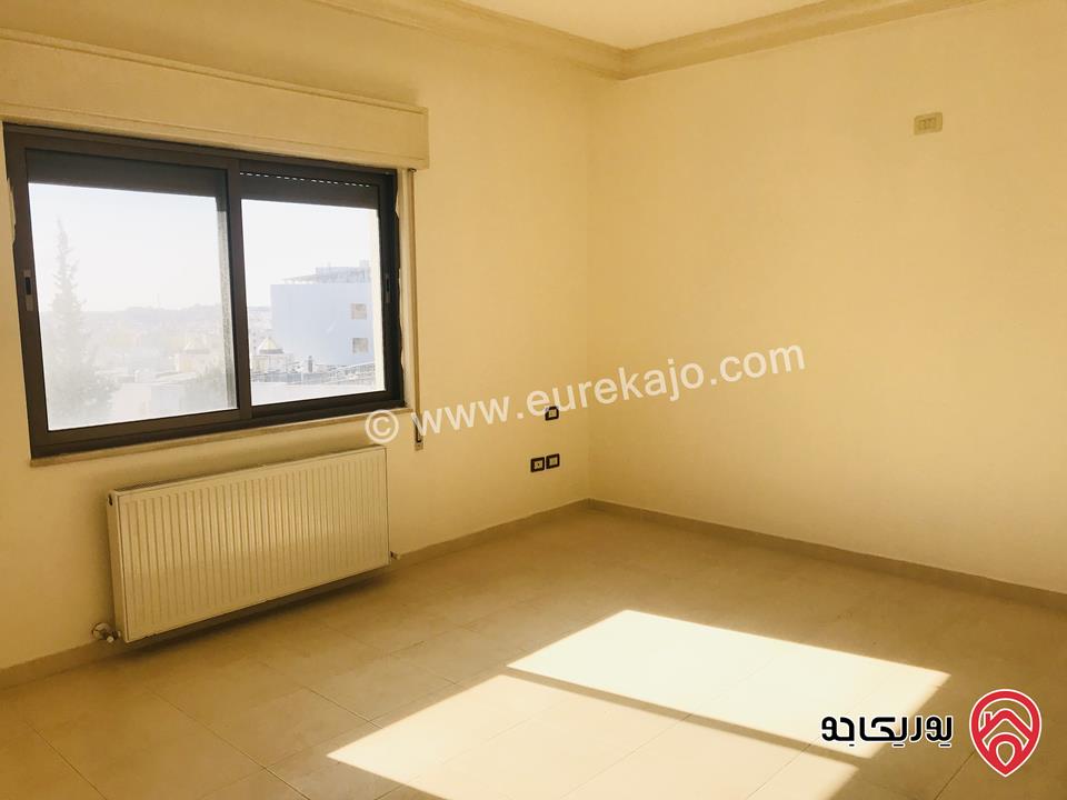 شقة طابق أرضي مُعلّق مطلّة مساحة 188م داخلي و 20م خارجي للبيع في عمان - عرقوب خلدا