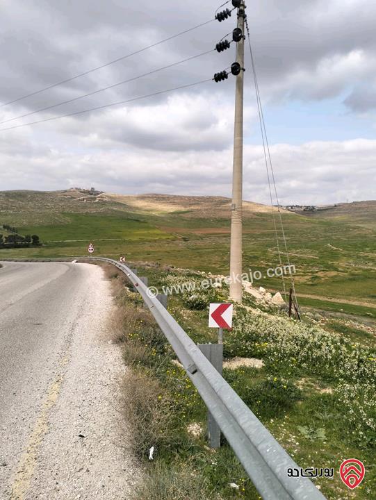 أرض مميزة تقع على 3 شوارع مساحة 755م للبيع في المفرق 