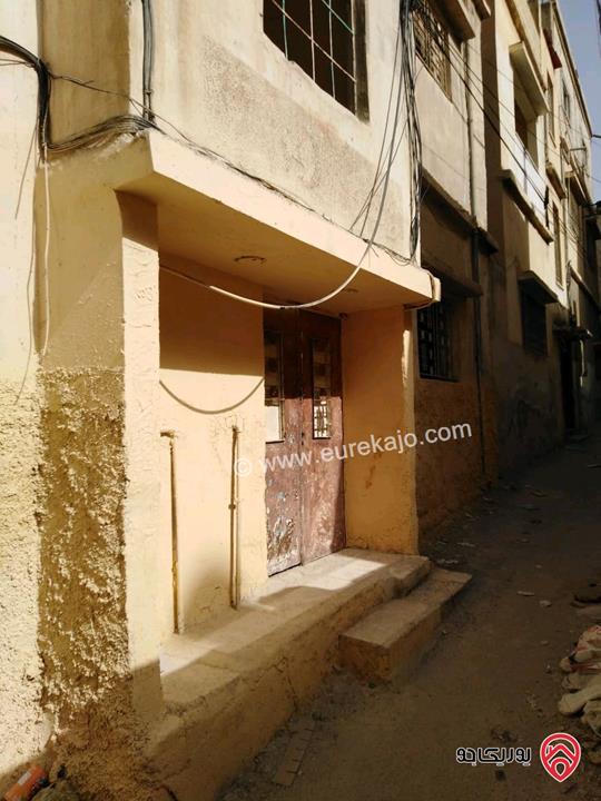 عمارة مكونة من ثلاث طوابق خمس شقق وروف للبيع في الزرقاء - الغويرية