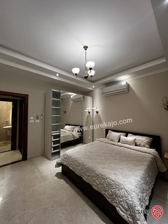 شقة فاخرة مفروشة أرضية مساحة 150م داخلي و 30م خارجي للإيجار في عمان - خلدا