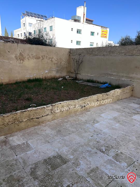شقة شبه أرضية مساحة 100م داخلي و 100م خارجي للبيع في عمان - الجبيهة 