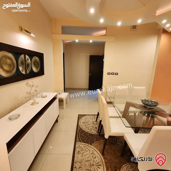 شقة مفروشة أرضية مساحة 241م داخلي و 28م خارجي للايجار في عمان - خلدا