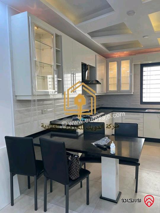 شقة فارغة طابق ارضي مساحة 150م مع ترس 150م للإيجار في عمان - خلدا 