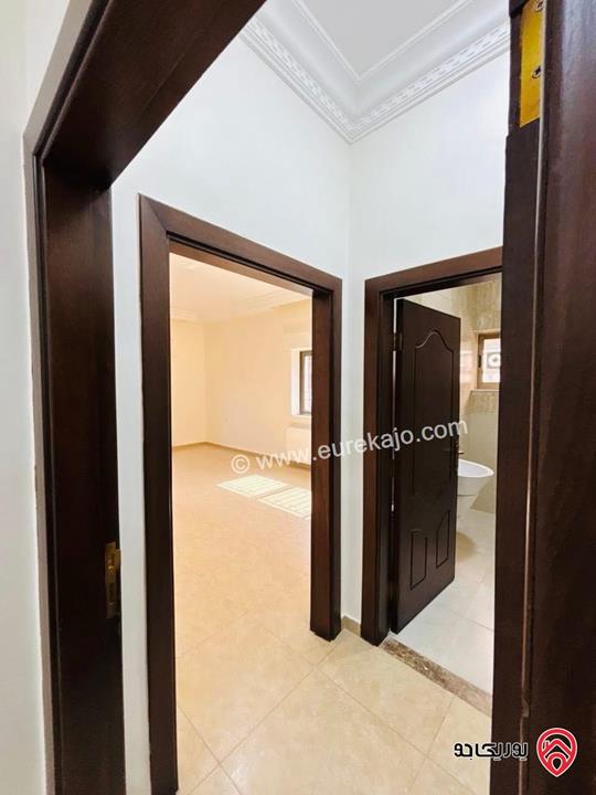 فيلا مساحة 900م على أرض 1 دونم و 150م للبيع في عمان - طريق المطار رجم عميش