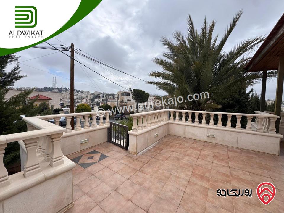 طابق من فيلا للايجار في عمان - دابوق المساحة 350م ، الحديقة 200م ، الترس 100م منطقه مطلة وفلل حديثة