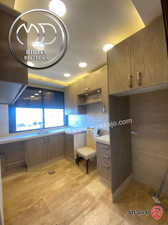 شقة للايجار طابق أخير مع روف في عمان - خلدا - العوجانية مساحة 425م مع تراسات تشطيبات ديكورات فاخرة اطلالة بانورامية خلابة