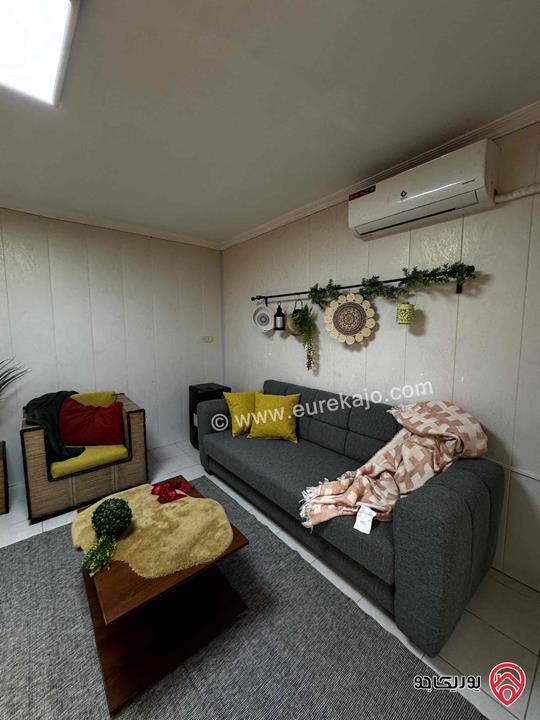 شقة أرضية مفروشة مساحة 120م داخلي و 100م خارجي للإيجار في عمان - الشميساني