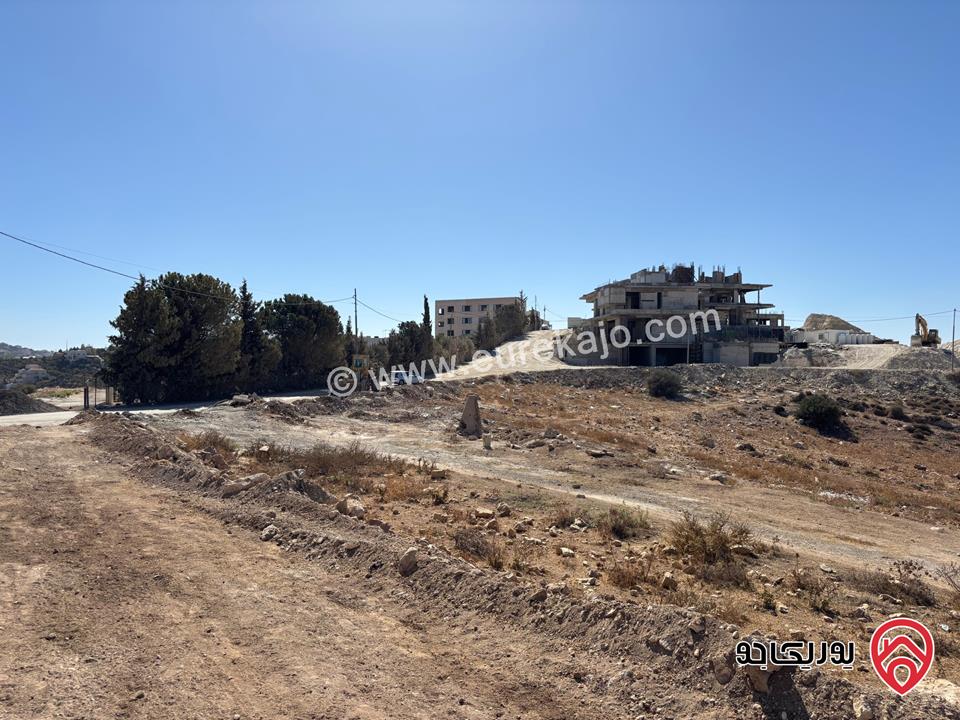 أراضي سكنية مكونة من 15 قطعة المساحات من 1000م - 1100م للبيع في السلط - السرو على اجمل تلال السرو بإطلالة رائعة على عمان والسلط