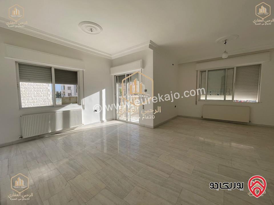 شقة طابق ثالث مع رووف مساحة 180م للايجار في عمان - الجاردنز 