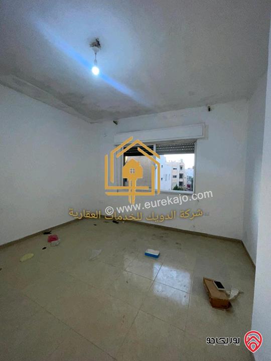 شقة فارغة طابق ثالث مساحة 200م للإيجار في عمان - مرج الحمام 